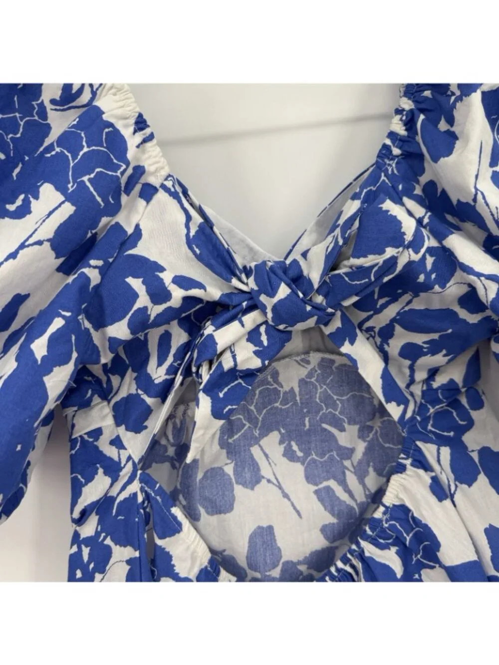 Hyacinth House by Tuckernuck Blue Fiouri Blouse size S Puff Sleeve Sweetheart